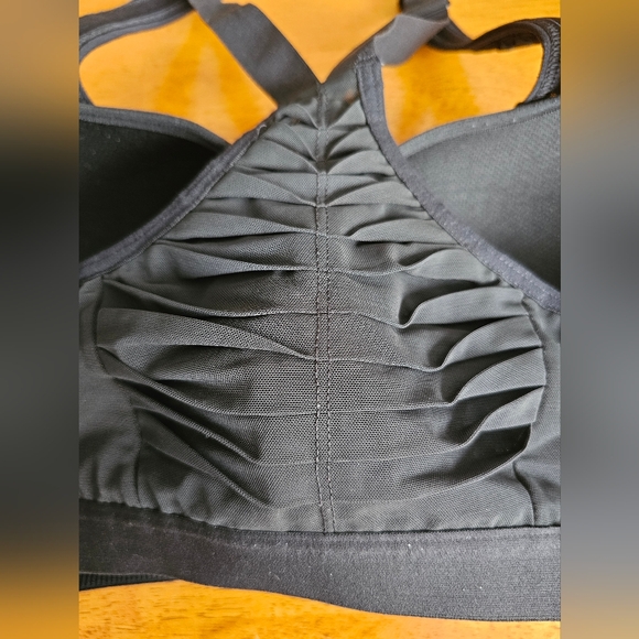 VICTORIAS SECRET SPORT Knockout Women's Black Racerback Sports Bra - Picture 4 of 7